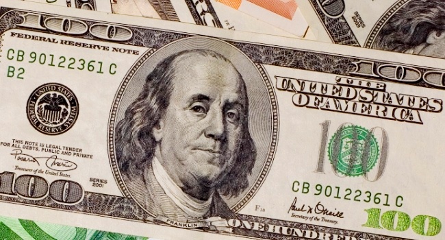 Dolar je porastao nakon sto su porudzbine trajnih dobara u Americi porasle u oktobru